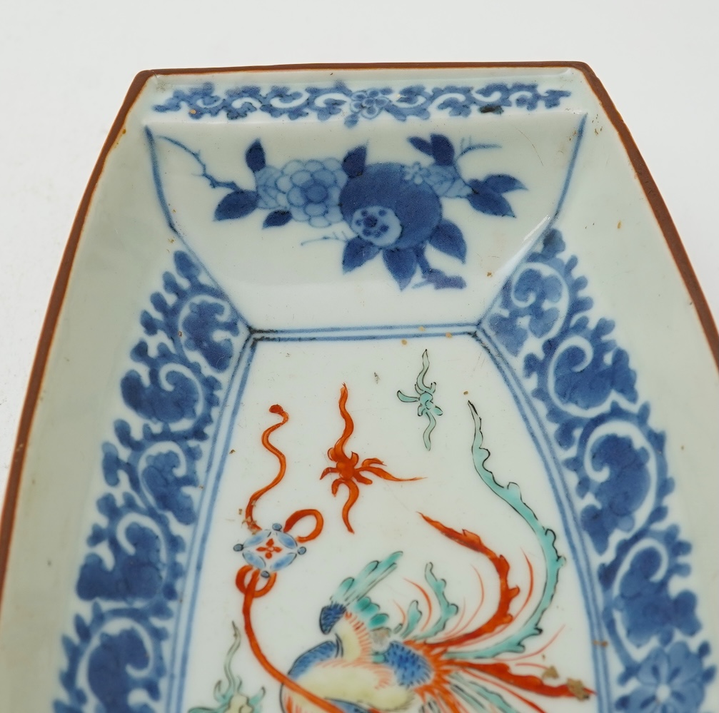 A Japanese Kakiemon style boat shaped dish, 19th century
